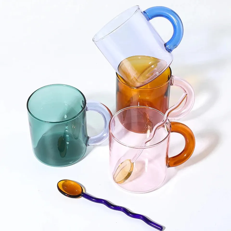 Mug Kaca Borosilikat Tinggi Warna-warni yang Disesuaikan dengan Gagang Chunky Retro Dua Nada (9)