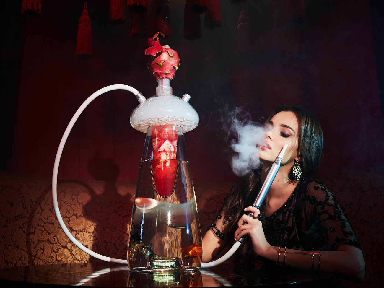 https://www.hehuiglass.com/hehui-medusa-design-glass-hookah-shisha-with-glass-vase-stand-product/